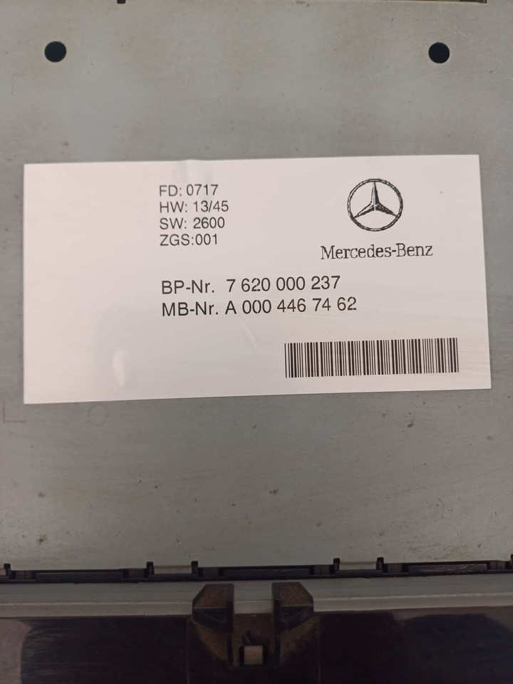 Autoradio Mercedes-Benz Actros MP4 - Elektromos rendszer: 2 kép. Autoradio Mercedes-Benz Actros MP4 - Elektromos rendszer: 2 kép.