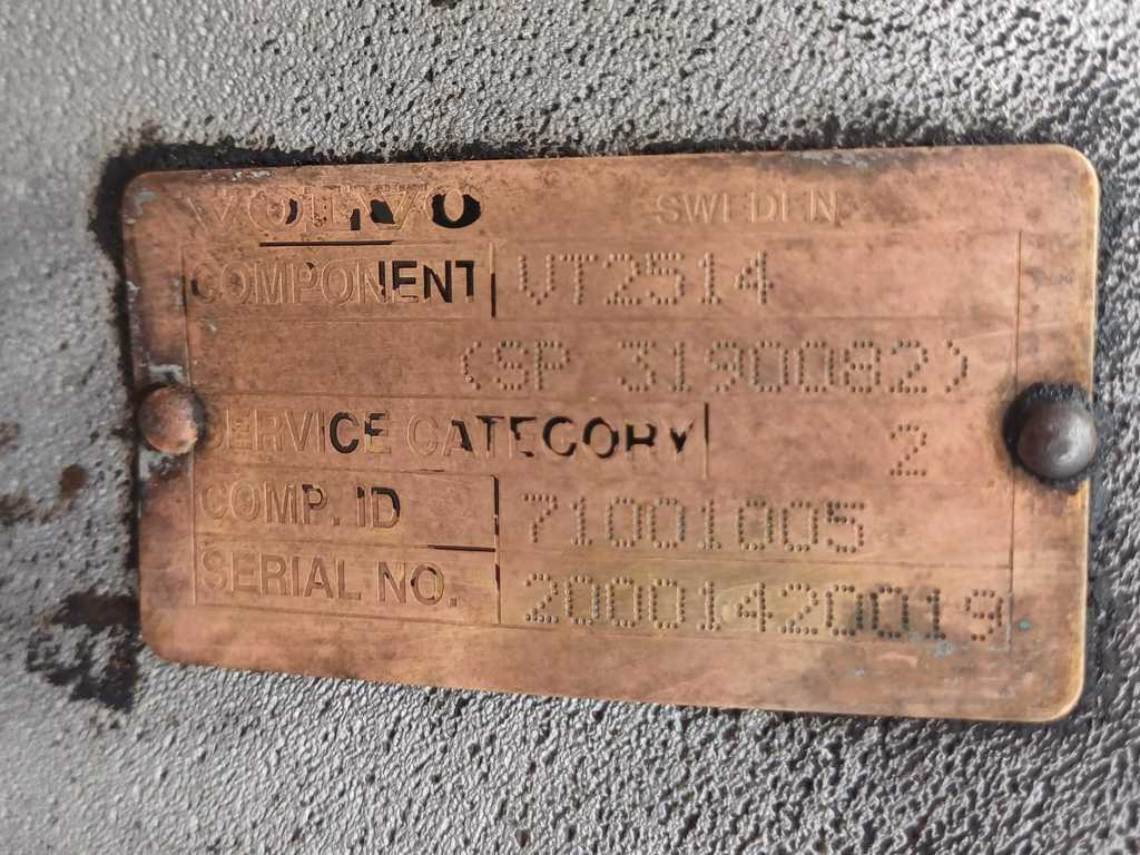 Cambio Manuale VT2514 Volvo FH12 460 - Sebességváltó: 3 kép. Cambio Manuale VT2514 Volvo FH12 460 - Sebességváltó: 3 kép.