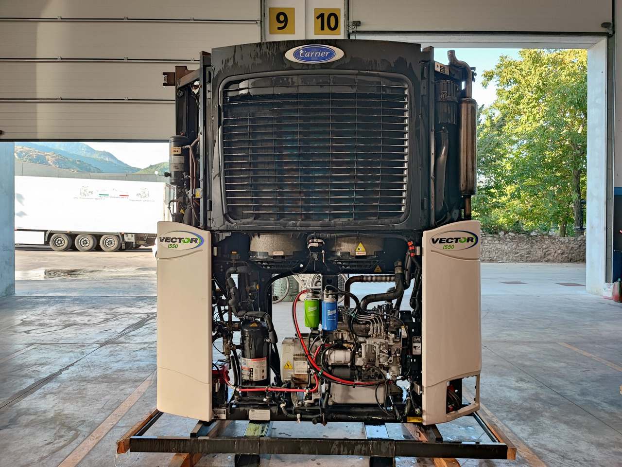 Motore Frigo Carrier Vector 1550 - Hűtőegység: 1 kép. Motore Frigo Carrier Vector 1550 - Hűtőegység: 1 kép.