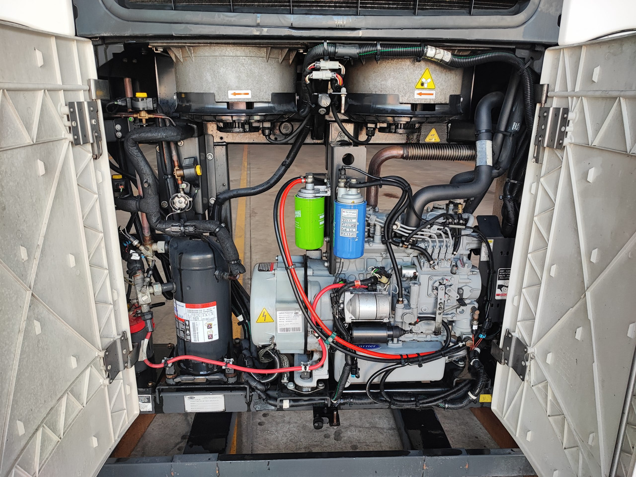 Motore Frigo Carrier Vector 1550 - Hűtőegység: 5 kép. Motore Frigo Carrier Vector 1550 - Hűtőegység: 5 kép.