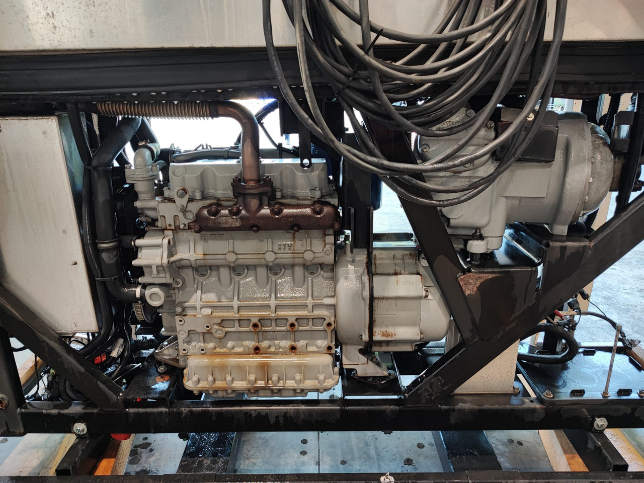 Motore Frigo Carrier Vector 1550 - Hűtőegység: 3 kép. Motore Frigo Carrier Vector 1550 - Hűtőegység: 3 kép.