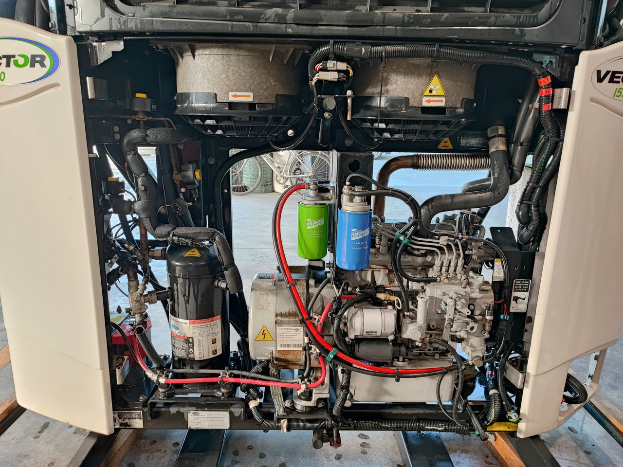 Motore Frigo Carrier Vector 1550 - Hűtőegység: 4 kép. Motore Frigo Carrier Vector 1550 - Hűtőegység: 4 kép.