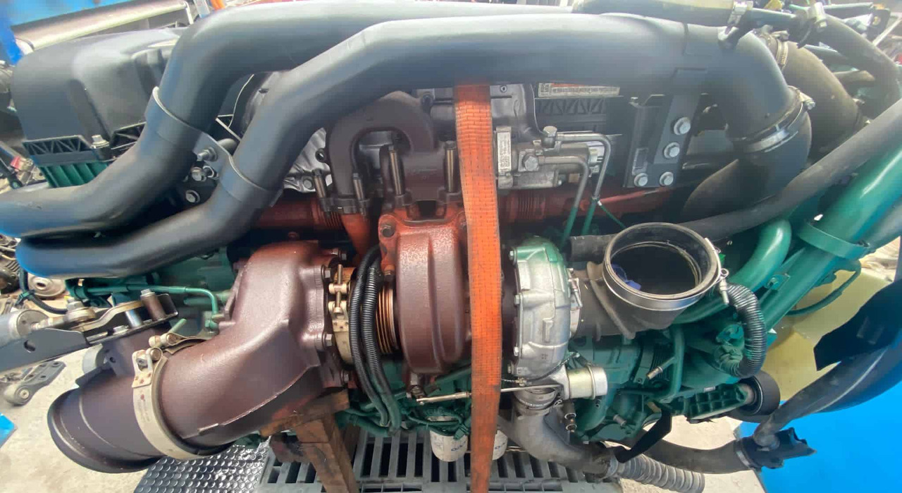 Motore Volvo D13K-6 - Motor: 4 kép. Motore Volvo D13K-6 - Motor: 4 kép.