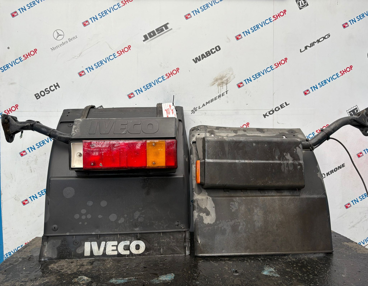 Paraurti posteriore Iveco - Lökhárító - Teherautó: 1 kép. Paraurti posteriore Iveco - Lökhárító - Teherautó: 1 kép.
