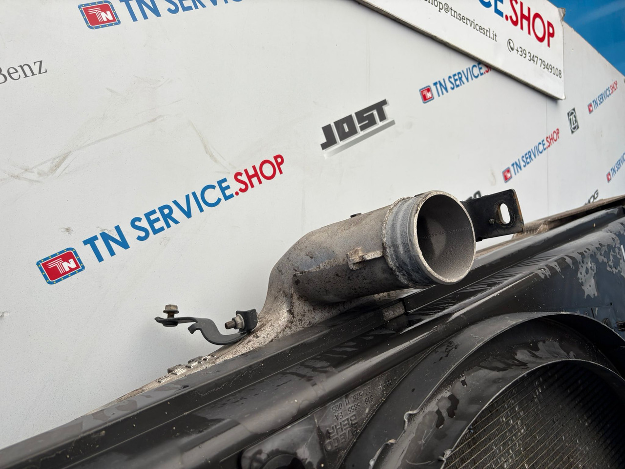 Radiatore aria condizionata Iveco - Kondenzátor - Teherautó: 2 kép. Radiatore aria condizionata Iveco - Kondenzátor - Teherautó: 2 kép.