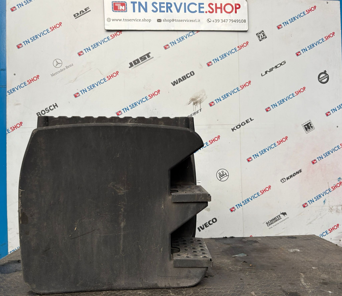 Serbatoio Adblue Iveco - AdBlue tartály - Teherautó: 1 kép. Serbatoio Adblue Iveco - AdBlue tartály - Teherautó: 1 kép.
