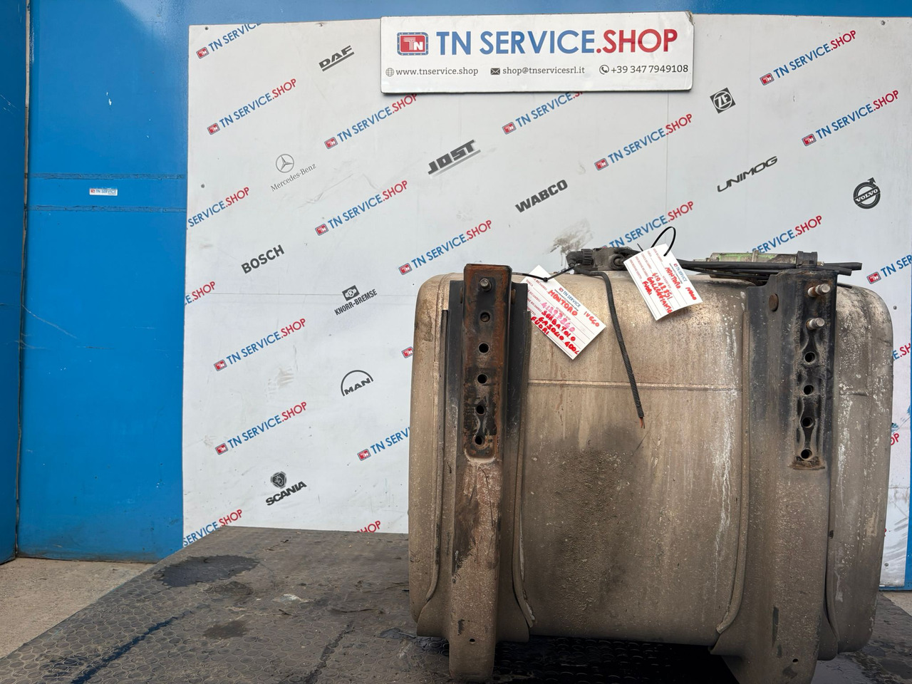 Serbatoio Gasolio Iveco - Üzemanyag tartály - Kisteherautó: 3 kép. Serbatoio Gasolio Iveco - Üzemanyag tartály - Kisteherautó: 3 kép.