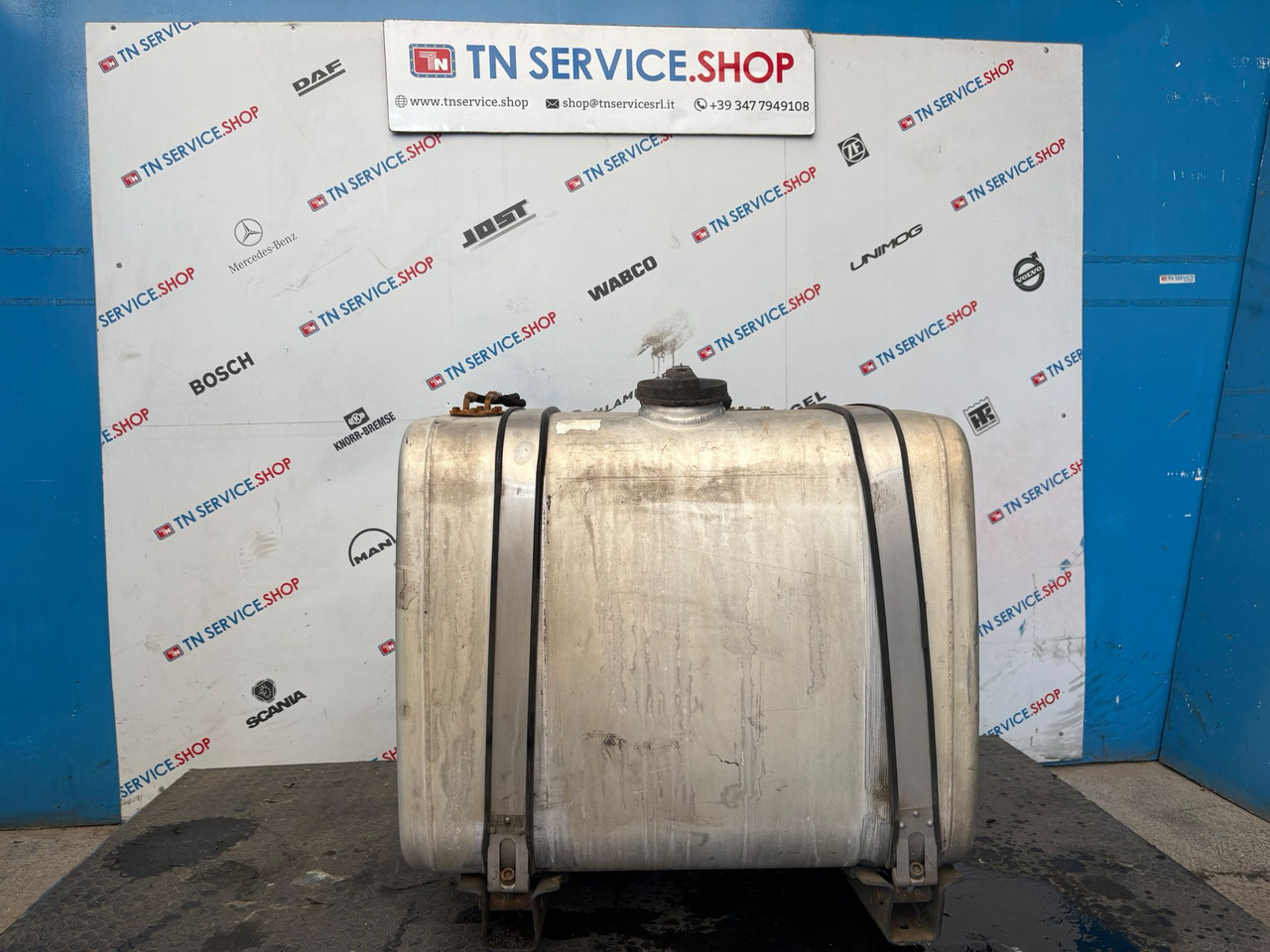 Serbatoio Gasolio Iveco - Üzemanyag tartály - Kisteherautó: 1 kép. Serbatoio Gasolio Iveco - Üzemanyag tartály - Kisteherautó: 1 kép.