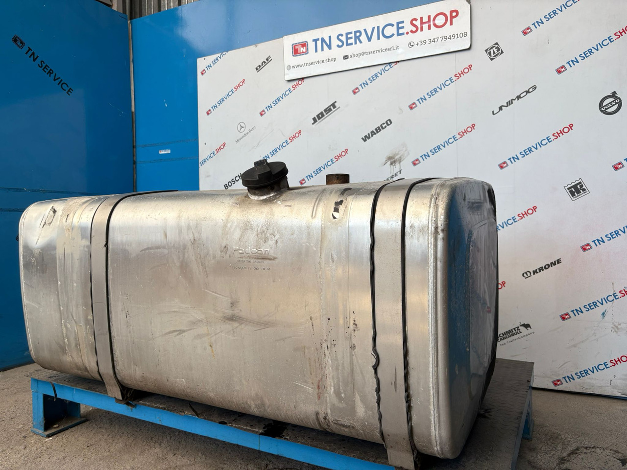 Serbatoio gasolio Iveco - Üzemanyag tartály - Kisteherautó: 2 kép. Serbatoio gasolio Iveco - Üzemanyag tartály - Kisteherautó: 2 kép.
