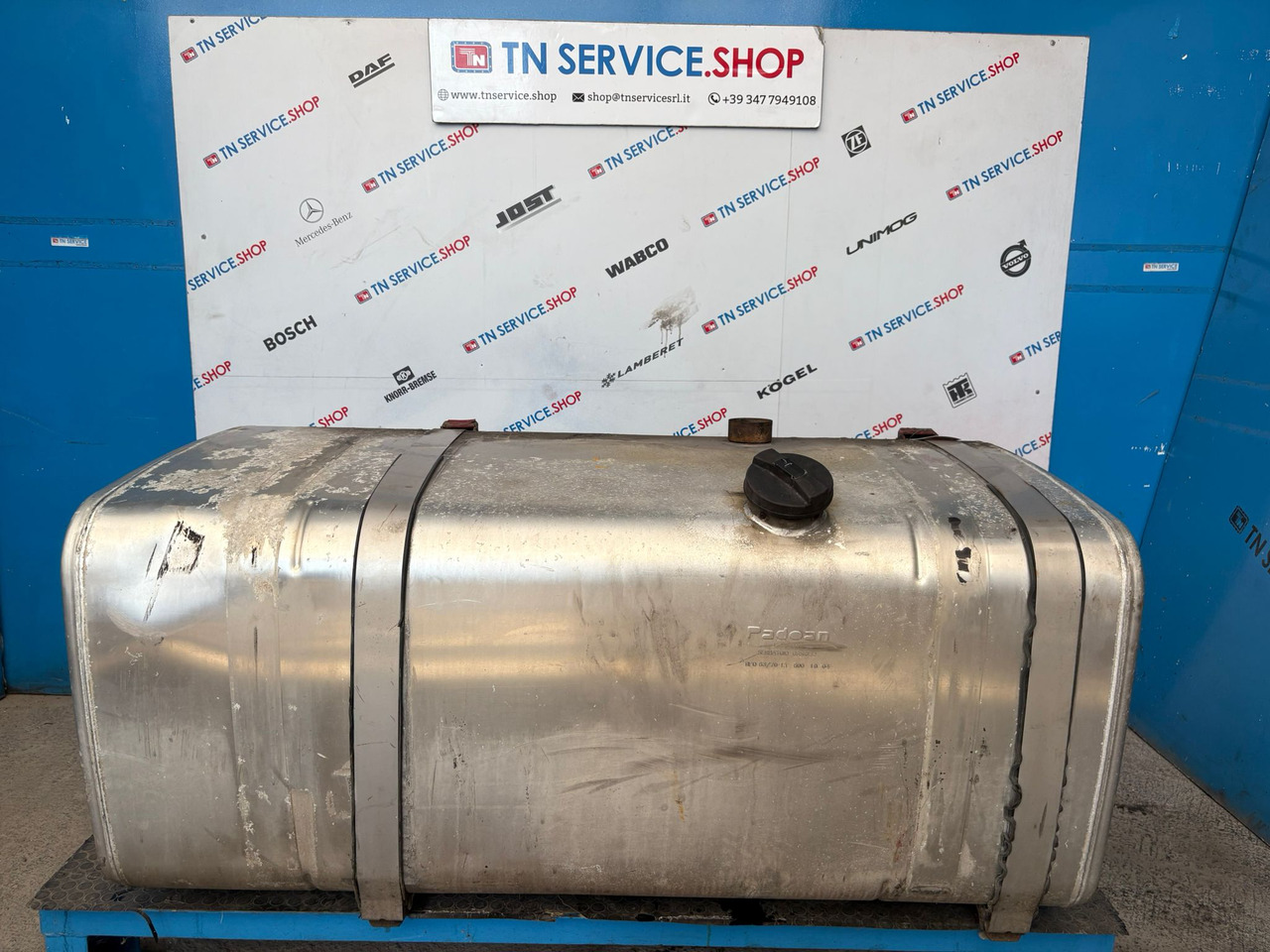 Serbatoio gasolio Iveco - Üzemanyag tartály - Kisteherautó: 1 kép. Serbatoio gasolio Iveco - Üzemanyag tartály - Kisteherautó: 1 kép.