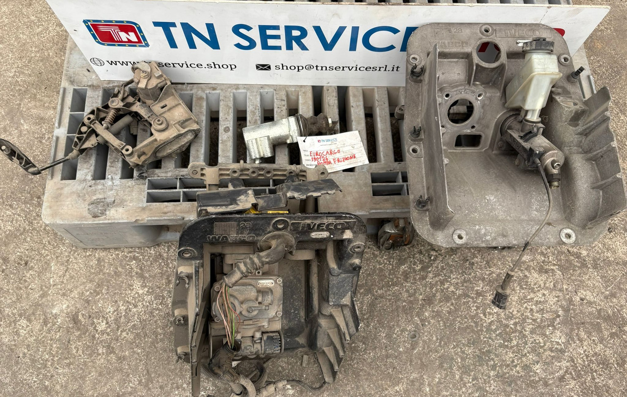 Supporto pedale Frizione IVECO - Pedál - Teherautó: 1 kép. Supporto pedale Frizione IVECO - Pedál - Teherautó: 1 kép.