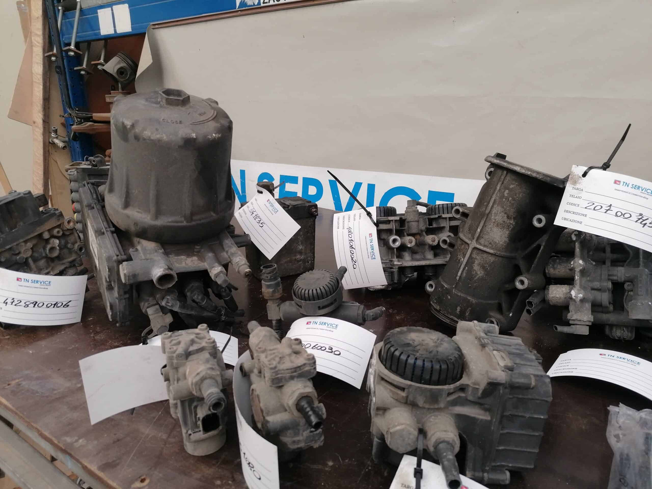 Valvole Pneumatiche - Fékszelep - Teherautó: 5 kép. Valvole Pneumatiche - Fékszelep - Teherautó: 5 kép.