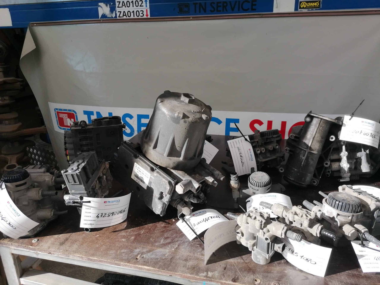 Valvole Pneumatiche - Fékszelep - Teherautó: 1 kép. Valvole Pneumatiche - Fékszelep - Teherautó: 1 kép.