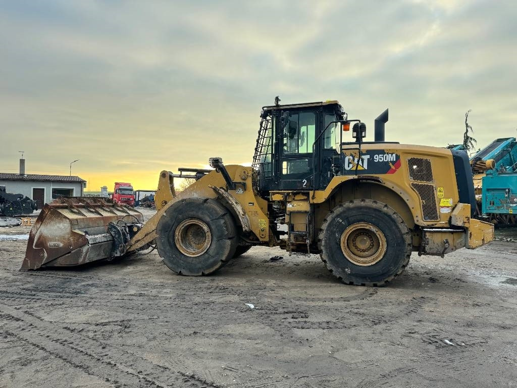 CAT 950M HighLift  - Gumikerekes homlokrakodó: 5 kép. CAT 950M HighLift  - Gumikerekes homlokrakodó: 5 kép.