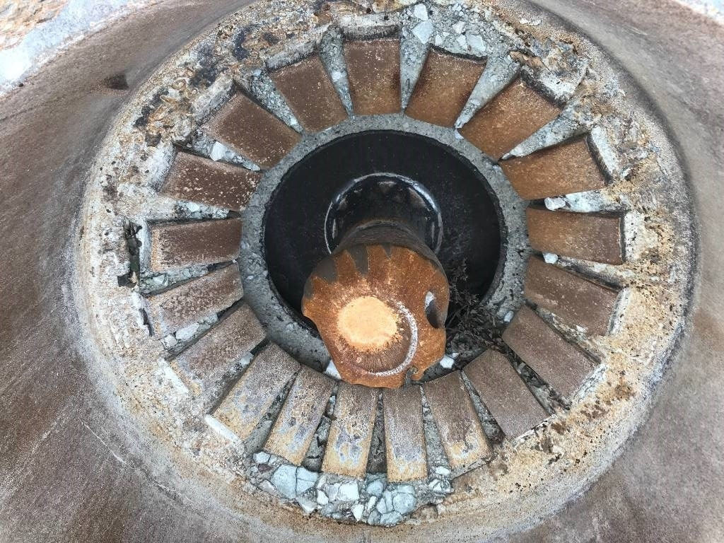 Morgardshammar Symons Cone crusher Kruszarka stożkowa - Kúpos törő: 5 kép. Morgardshammar Symons Cone crusher Kruszarka stożkowa - Kúpos törő: 5 kép.