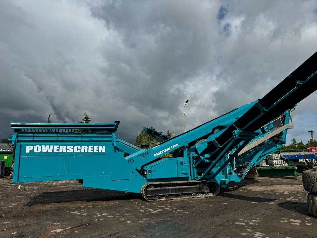 Przesiewacz Powerscreen 1700, 4 Frakcje, 3 Pokłady - Osztályozó berendezés: 1 kép. Przesiewacz Powerscreen 1700, 4 Frakcje, 3 Pokłady - Osztályozó berendezés: 1 kép.