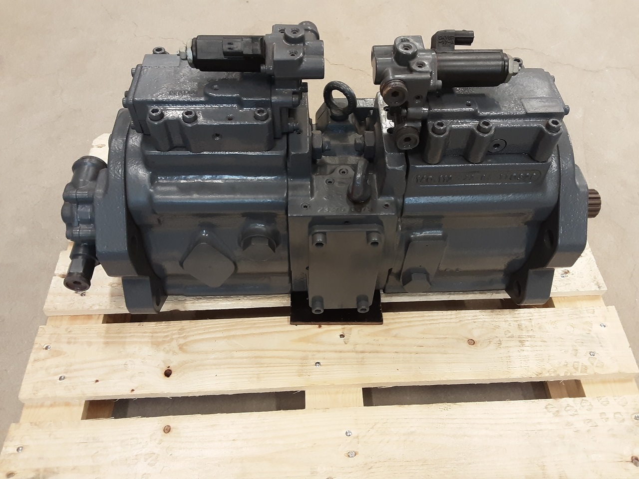 Kawasaki K3V112DTP1P9R-1E32-AV - Hidraulikus szivattyú - Lánctalpas kotró: 3 kép. Kawasaki K3V112DTP1P9R-1E32-AV - Hidraulikus szivattyú - Lánctalpas kotró: 3 kép.