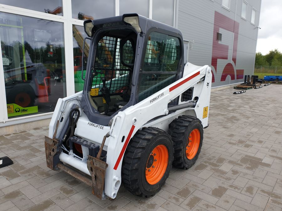 BOBCAT Bobcat S450 - Mini homlokrakodó: 1 kép. BOBCAT Bobcat S450 - Mini homlokrakodó: 1 kép.