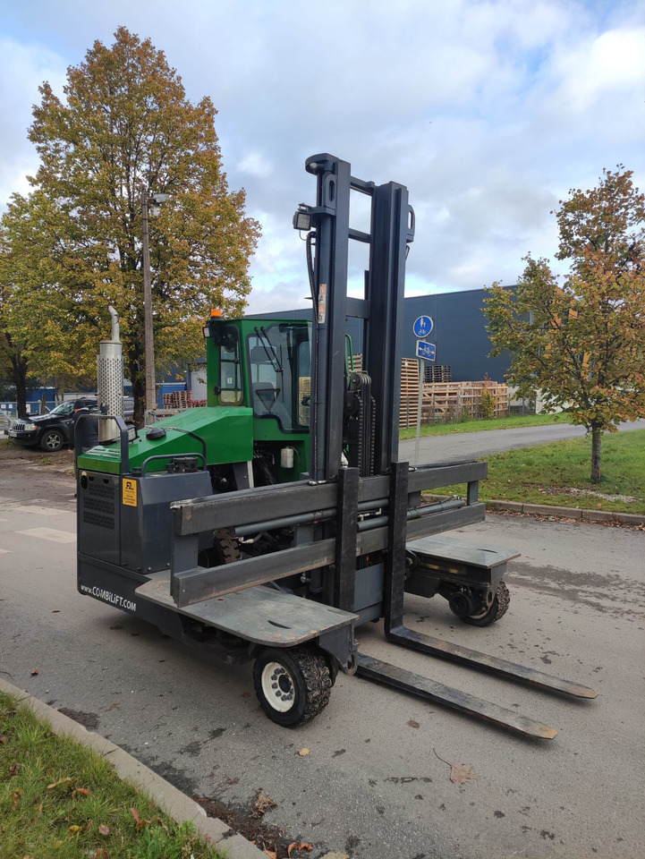 Combilift C4500 - Dízel targonca: 2 kép. Combilift C4500 - Dízel targonca: 2 kép.