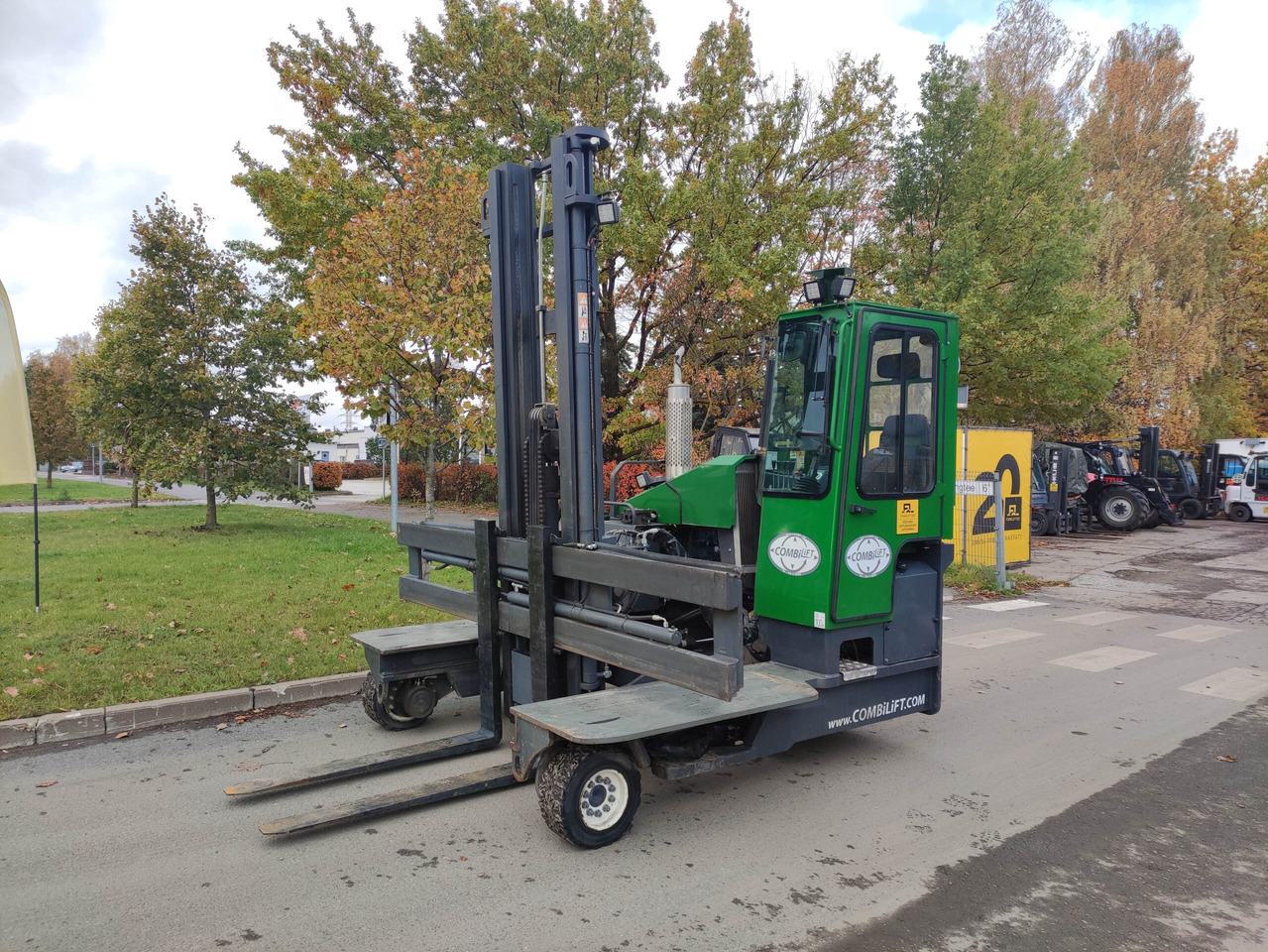 Combilift C4500 - Oldalrakodó targoncá: 1 kép. Combilift C4500 - Oldalrakodó targoncá: 1 kép.