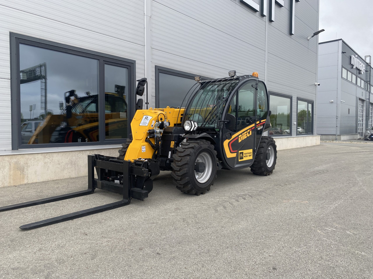 Dieci Mini Agri 20.4 SMART 37 kW - Teleszkópos rakodó: 1 kép. Dieci Mini Agri 20.4 SMART 37 kW - Teleszkópos rakodó: 1 kép.