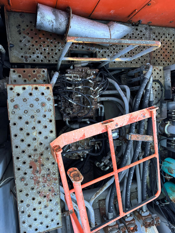 Lánctalpas kotró Hitachi EX1200-5D: 17 kép. Lánctalpas kotró Hitachi EX1200-5D: 17 kép.