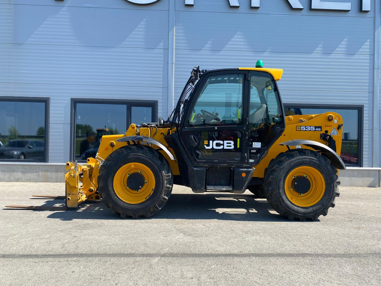 JCB 535-95 - Teleszkópos rakodó: 4 kép. JCB 535-95 - Teleszkópos rakodó: 4 kép.