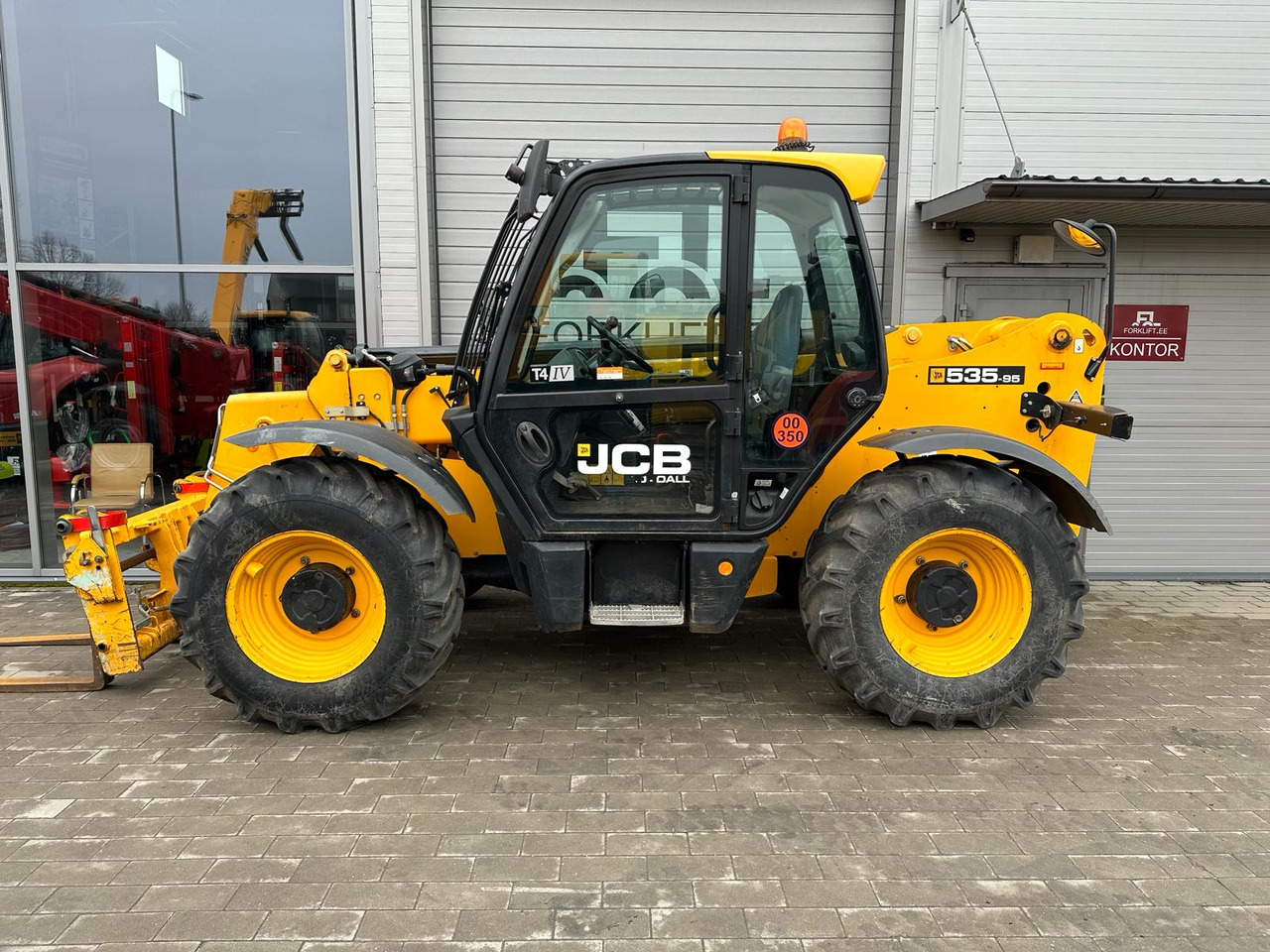 JCB 535-95 - Teleszkópos rakodó: 3 kép. JCB 535-95 - Teleszkópos rakodó: 3 kép.