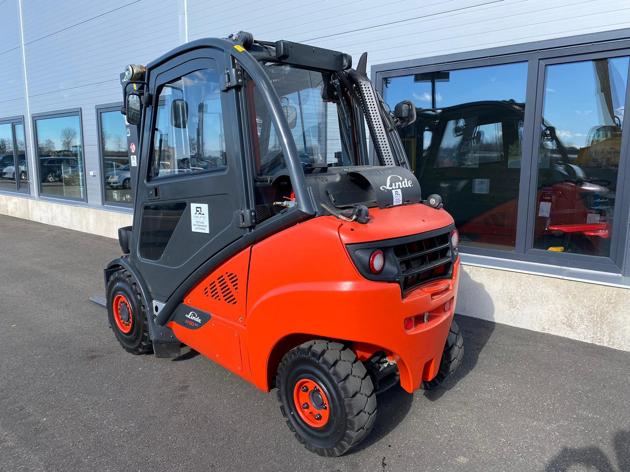 Linde H30T-02 EVO - Gázüzemű targonca: 3 kép. Linde H30T-02 EVO - Gázüzemű targonca: 3 kép.