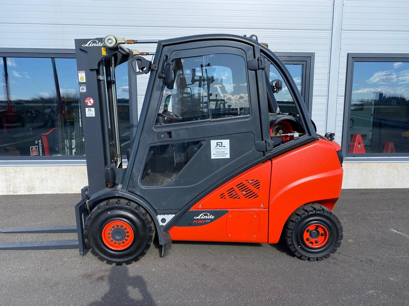 Linde H30T-02 EVO - Gázüzemű targonca: 2 kép. Linde H30T-02 EVO - Gázüzemű targonca: 2 kép.