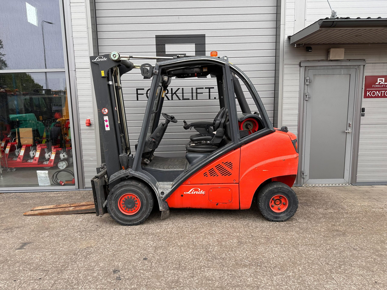 Linde H35T - Gázüzemű targonca: 2 kép. Linde H35T - Gázüzemű targonca: 2 kép.