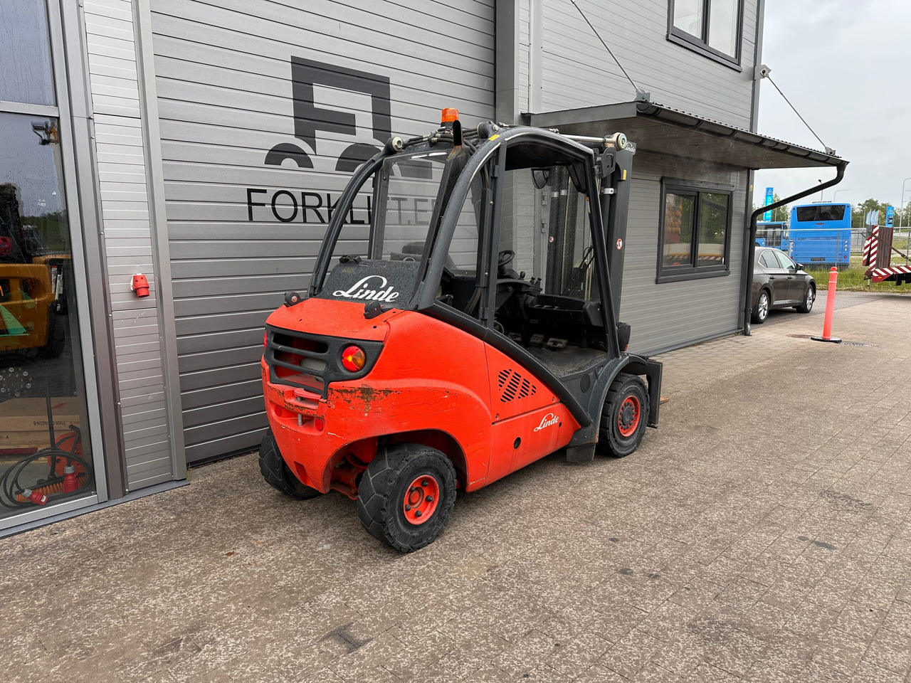 Linde H35T - Gázüzemű targonca: 4 kép. Linde H35T - Gázüzemű targonca: 4 kép.