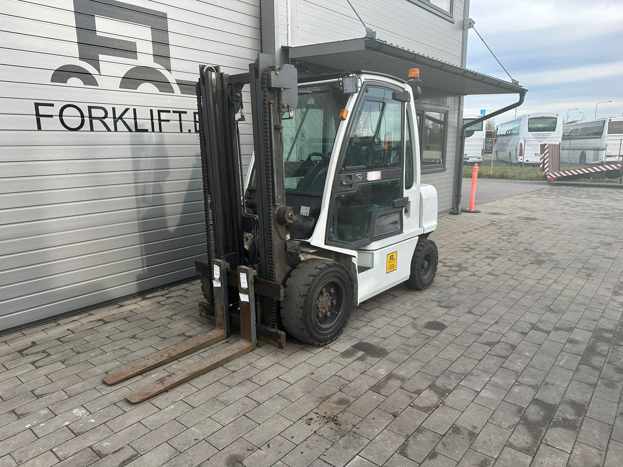 Nissan YG1D2A30Q - Dízel targonca: 1 kép. Nissan YG1D2A30Q - Dízel targonca: 1 kép.