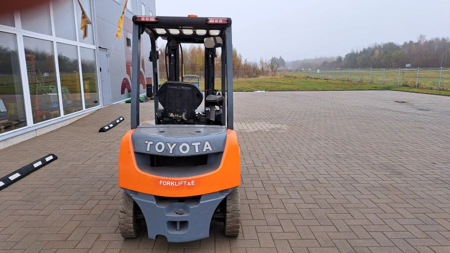 Toyota 02-8FDF20 - Dízel targonca: 5 kép. Toyota 02-8FDF20 - Dízel targonca: 5 kép.