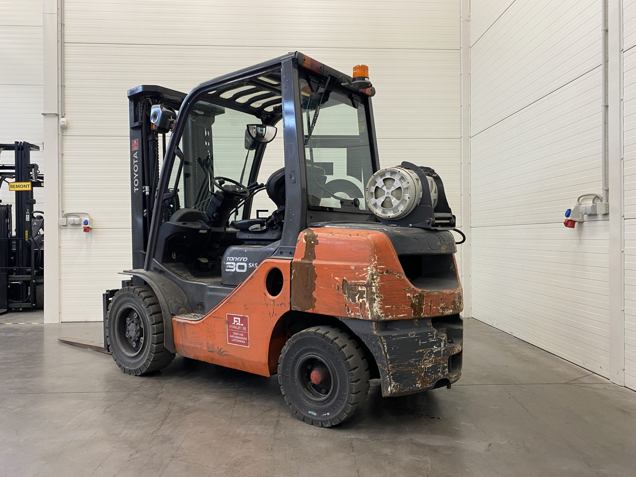 Toyota 02-8FGF30 - Gázüzemű targonca: 2 kép. Toyota 02-8FGF30 - Gázüzemű targonca: 2 kép.