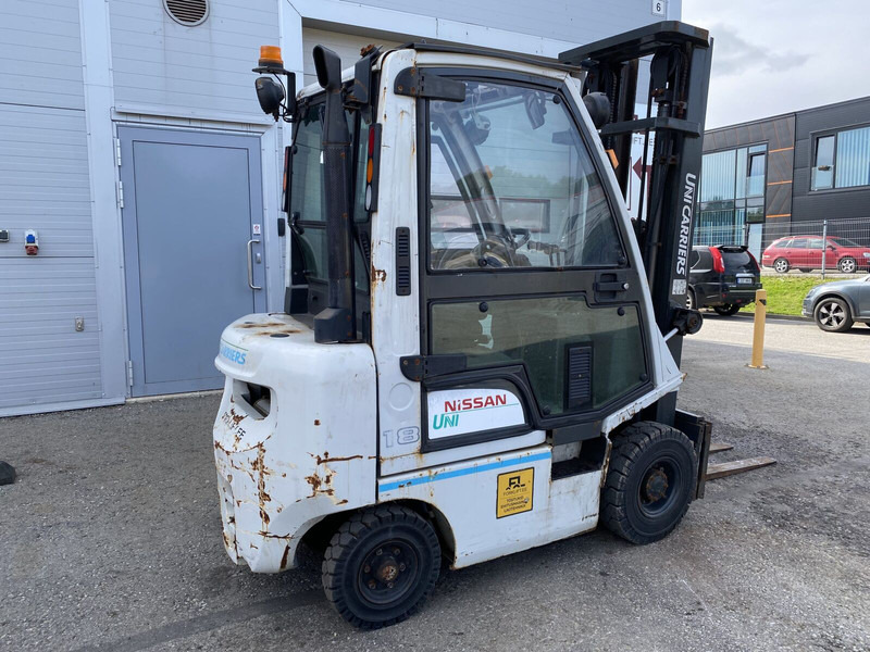UniCarriers Y1D1A18Q - Dízel targonca: 2 kép. UniCarriers Y1D1A18Q - Dízel targonca: 2 kép.