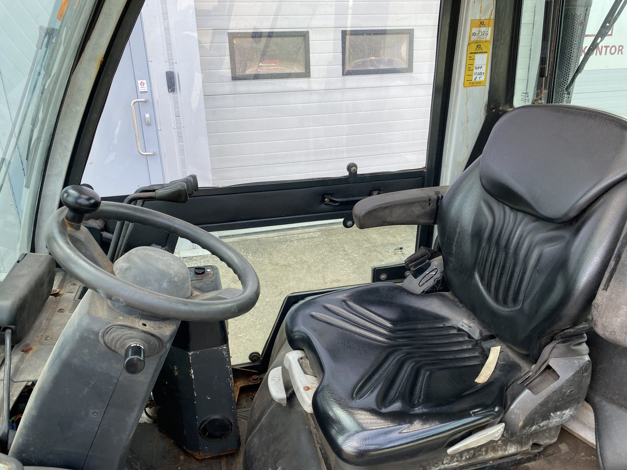 Unicarriers Y1D1A18Q - Dízel targonca: 5 kép. Unicarriers Y1D1A18Q - Dízel targonca: 5 kép.
