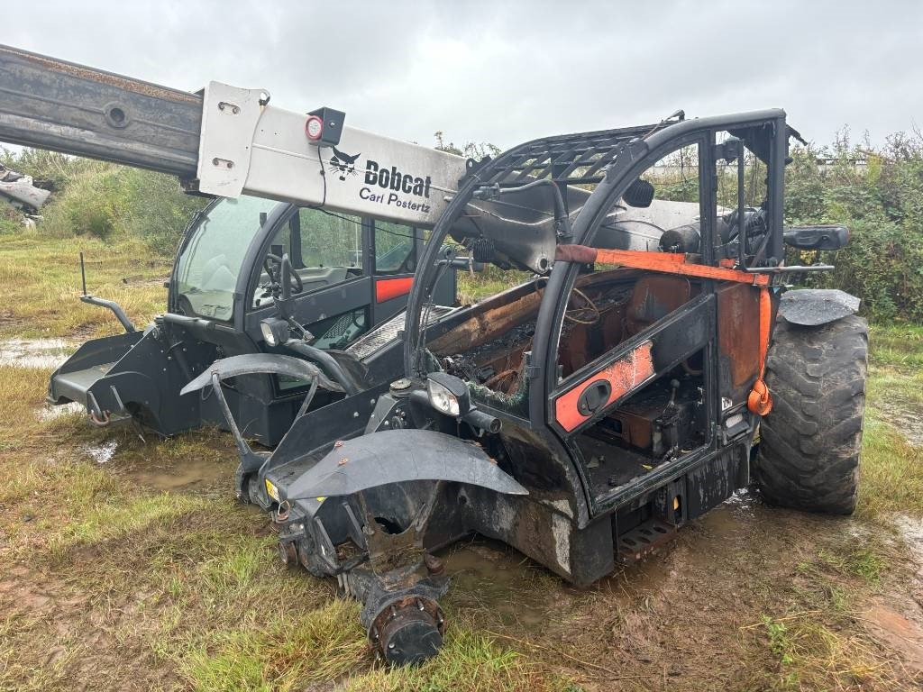 Bobcat TL 470 HF Ausgebrannt - Teleszkópos rakodó: 5 kép. Bobcat TL 470 HF Ausgebrannt - Teleszkópos rakodó: 5 kép.