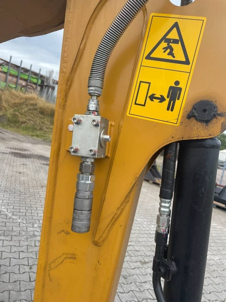 Sany SY 18 C - Minikotró: 5 kép. Sany SY 18 C - Minikotró: 5 kép.