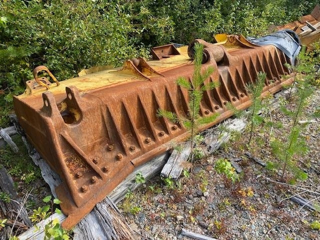 Komatsu D 155 AX  - Tolólap: 1 kép. Komatsu D 155 AX  - Tolólap: 1 kép.