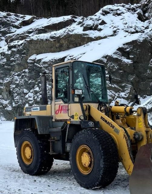 Komatsu WA 270 - Gumikerekes homlokrakodó: 3 kép. Komatsu WA 270 - Gumikerekes homlokrakodó: 3 kép.