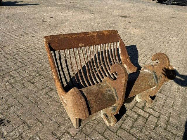 Beco Puinbak CW30 1300mm Skeleton Bucket - Kőválogató kanál - Építőipari gépek: 1 kép. Beco Puinbak CW30 1300mm Skeleton Bucket - Kőválogató kanál - Építőipari gépek: 1 kép.