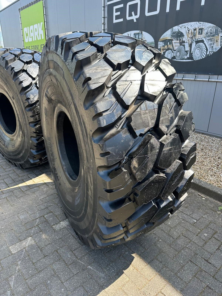 Michelin 29.5R25 Banden tyres - Gumiabroncs: 5 kép. Michelin 29.5R25 Banden tyres - Gumiabroncs: 5 kép.