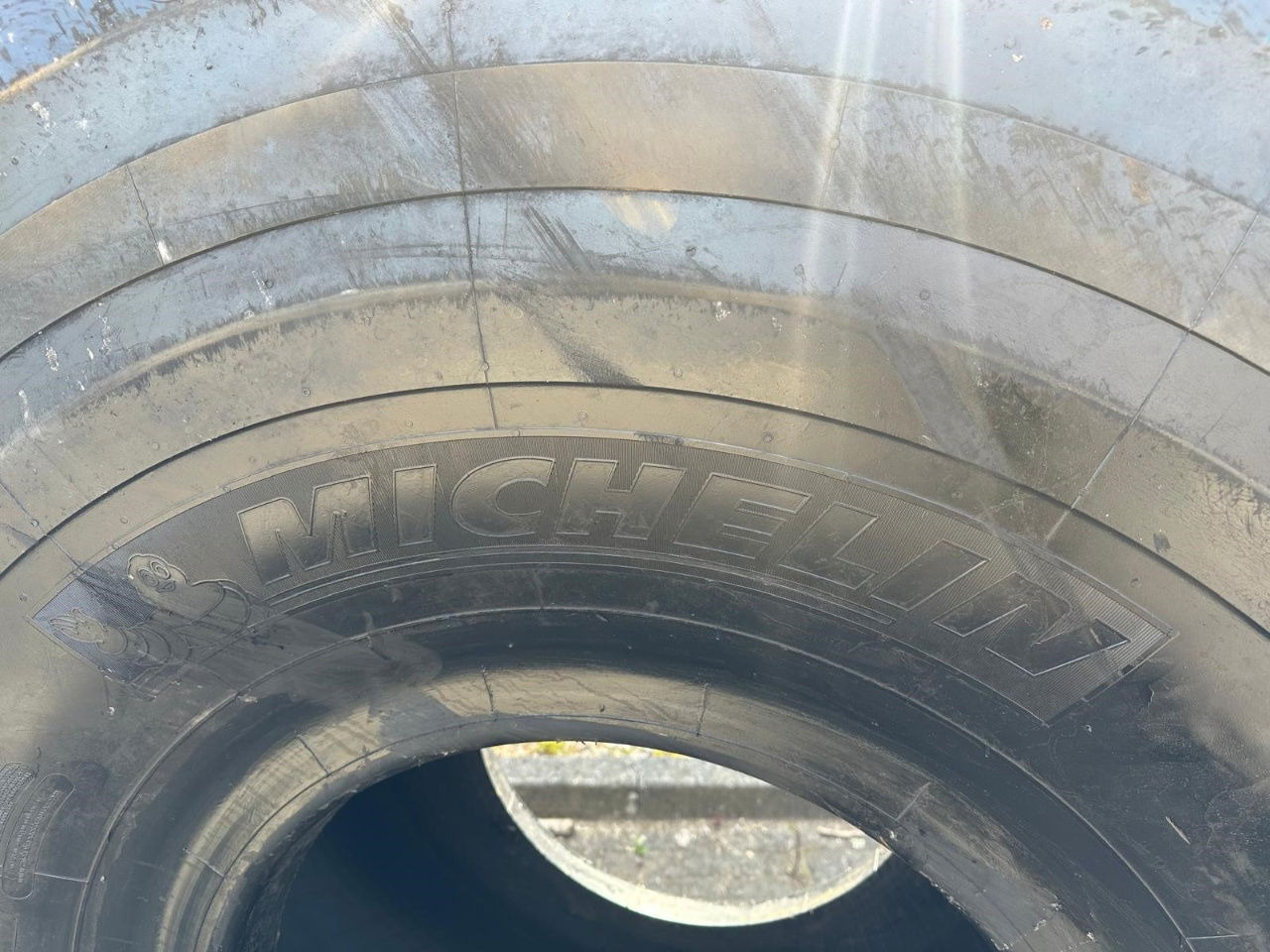 Michelin 29.5R25 Banden tyres - Gumiabroncs: 2 kép. Michelin 29.5R25 Banden tyres - Gumiabroncs: 2 kép.