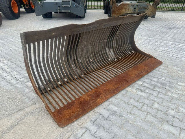 Volvo Puinriek 2700mm Breed L60 L70 L90 L110 - Kőválogató kanál: 3 kép. Volvo Puinriek 2700mm Breed L60 L70 L90 L110 - Kőválogató kanál: 3 kép.