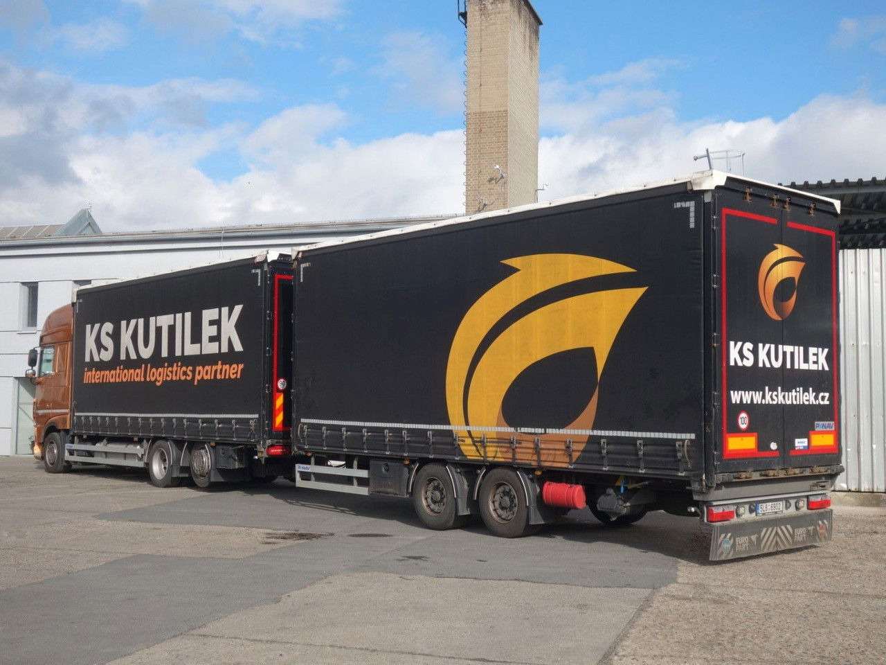 DAF XF 480 SSC, 120 cbm, Durchfahren - Ponyvás teherautó: 4 kép. DAF XF 480 SSC, 120 cbm, Durchfahren - Ponyvás teherautó: 4 kép.