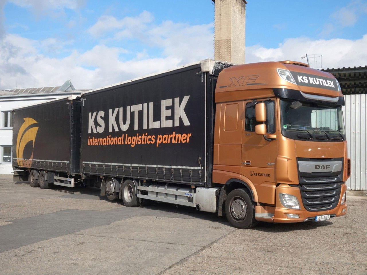 DAF XF 480 SSC, 120 cbm, Durchfahren - Ponyvás teherautó: 3 kép. DAF XF 480 SSC, 120 cbm, Durchfahren - Ponyvás teherautó: 3 kép.