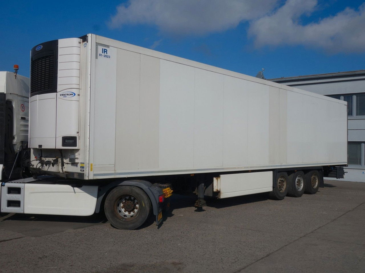 Krone SD Carrier Vector 1350 - Félpótkocsi hűtős: 4 kép. Krone SD Carrier Vector 1350 - Félpótkocsi hűtős: 4 kép.