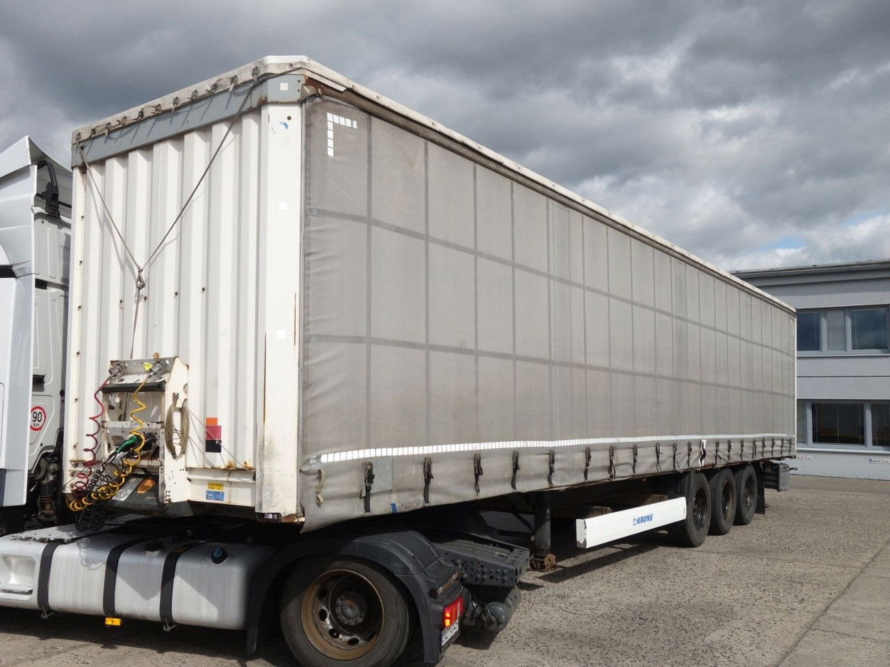 Krone SD Standard, Liftachse - Ponyvás félpótkocsi: 1 kép. Krone SD Standard, Liftachse - Ponyvás félpótkocsi: 1 kép.