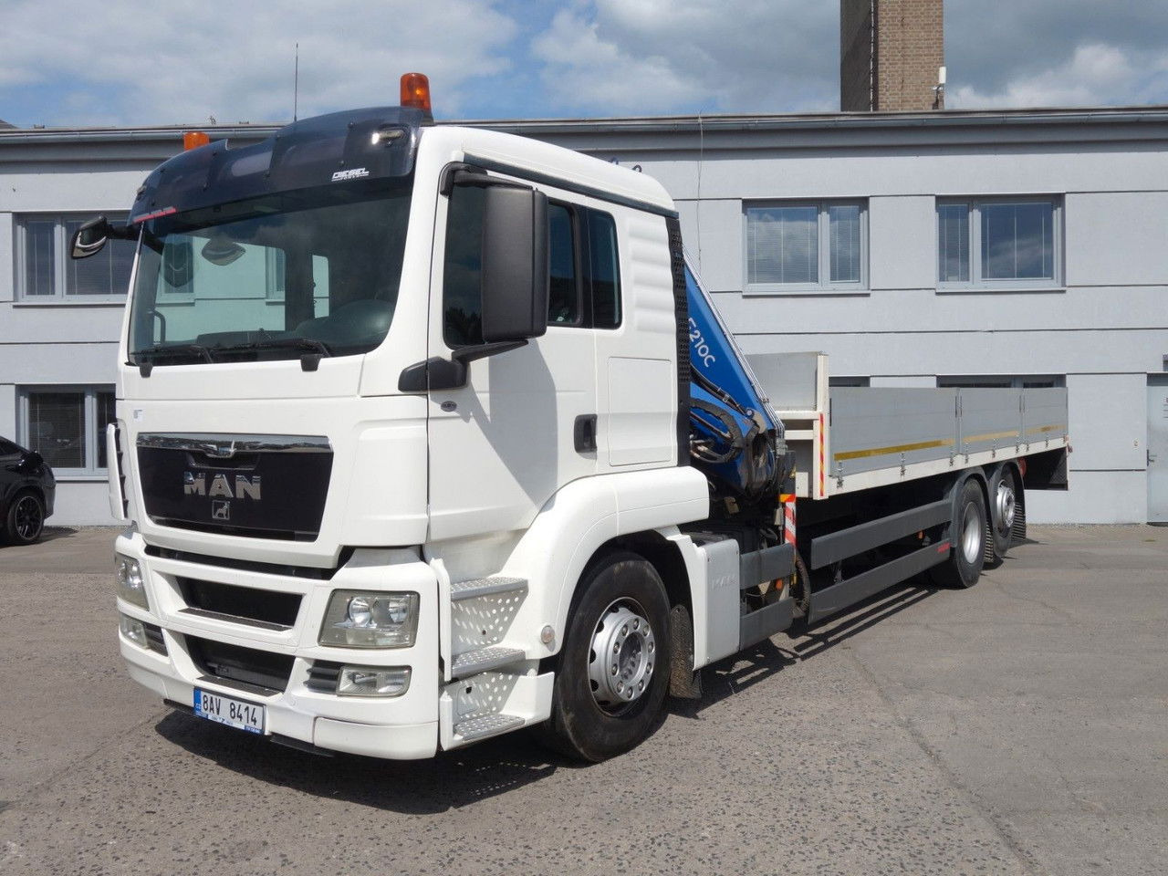 MAN TGS 26.360 FG 6x2 mit Fassi F210C - Darus autó: 2 kép. MAN TGS 26.360 FG 6x2 mit Fassi F210C - Darus autó: 2 kép.